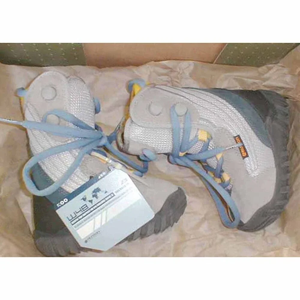 Brand New Burton Kids Moto Snowboard Boots!  11 or 12  Gray  Traditional Lace Up